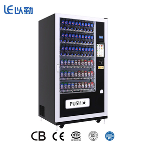 Máquina expendedora de bocadillos y bebidas con sistema de enfriamiento